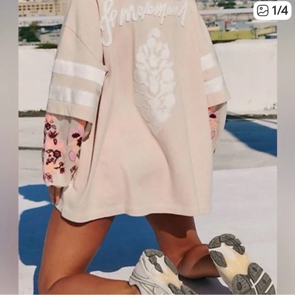 Gorgeous Oversized Pale Pink/Cream Graphic with Embroidery. - Picture 1 of 8